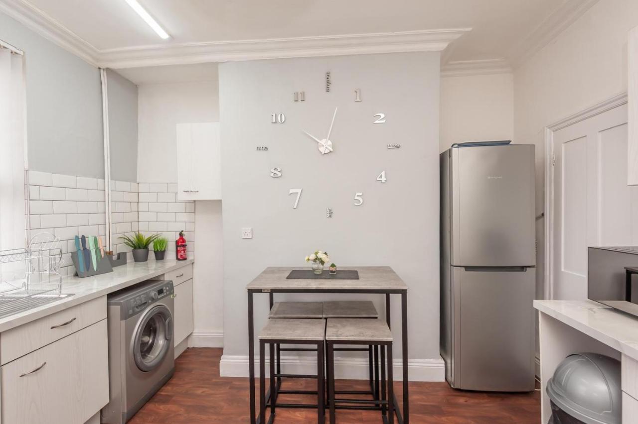 Leeds 4-Bed House - Sleeps 9 Free Parking & Wifi Villa Eksteriør billede
