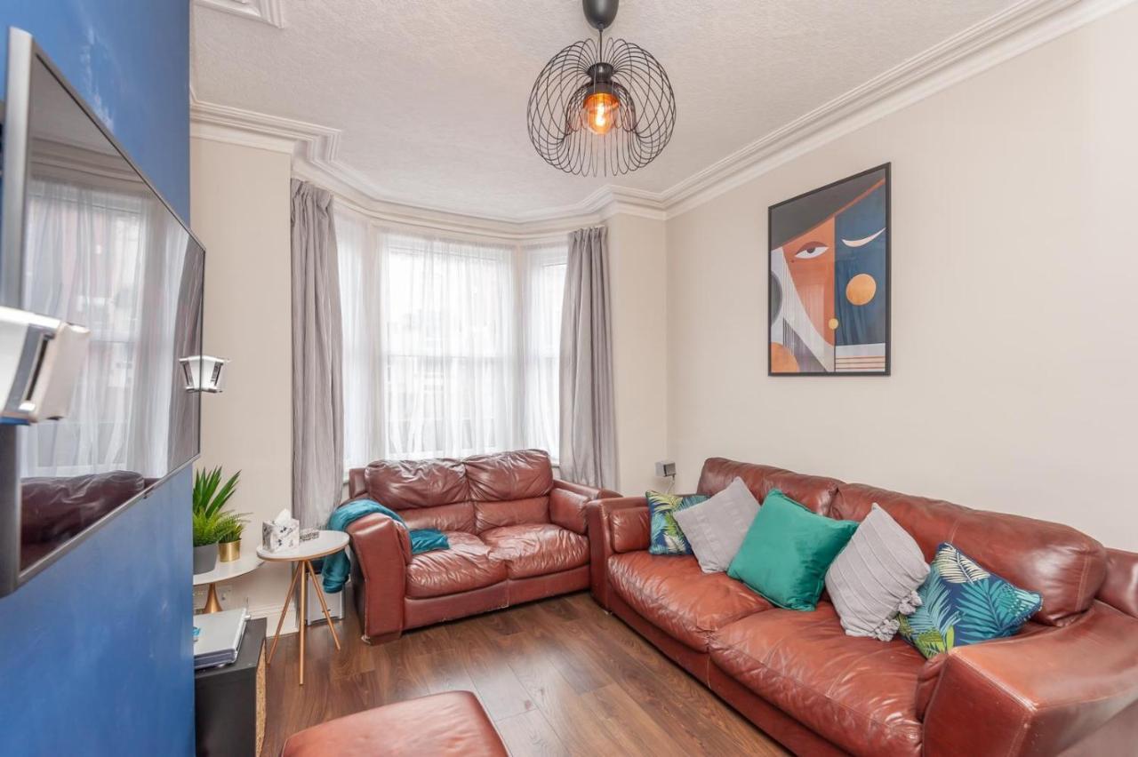 Leeds 4-Bed House - Sleeps 9 Free Parking & Wifi Villa Eksteriør billede