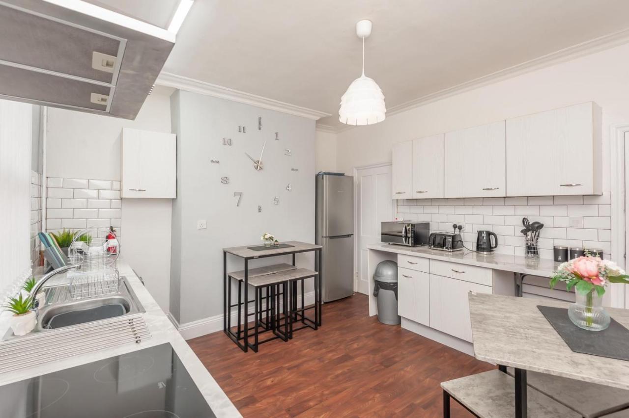 Leeds 4-Bed House - Sleeps 9 Free Parking & Wifi Villa Eksteriør billede
