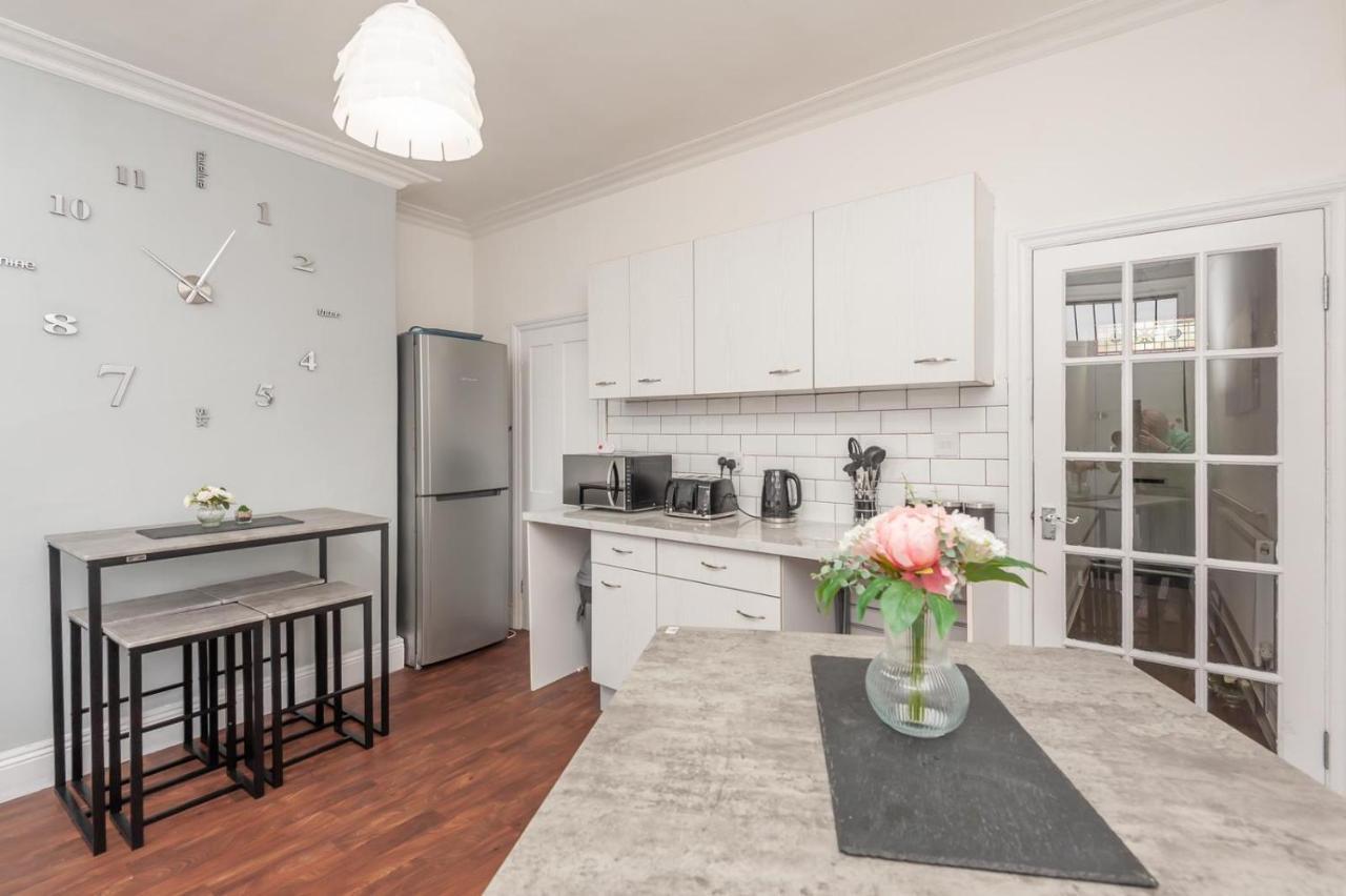 Leeds 4-Bed House - Sleeps 9 Free Parking & Wifi Villa Eksteriør billede