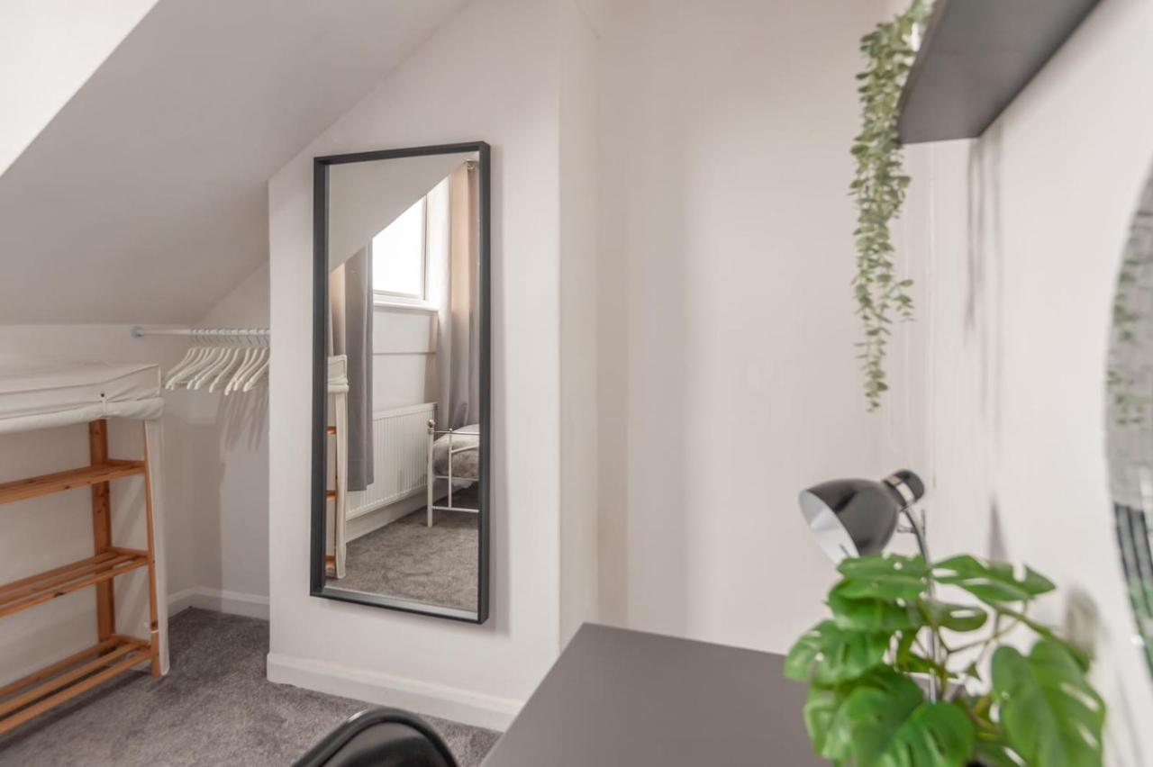 Leeds 4-Bed House - Sleeps 9 Free Parking & Wifi Villa Eksteriør billede