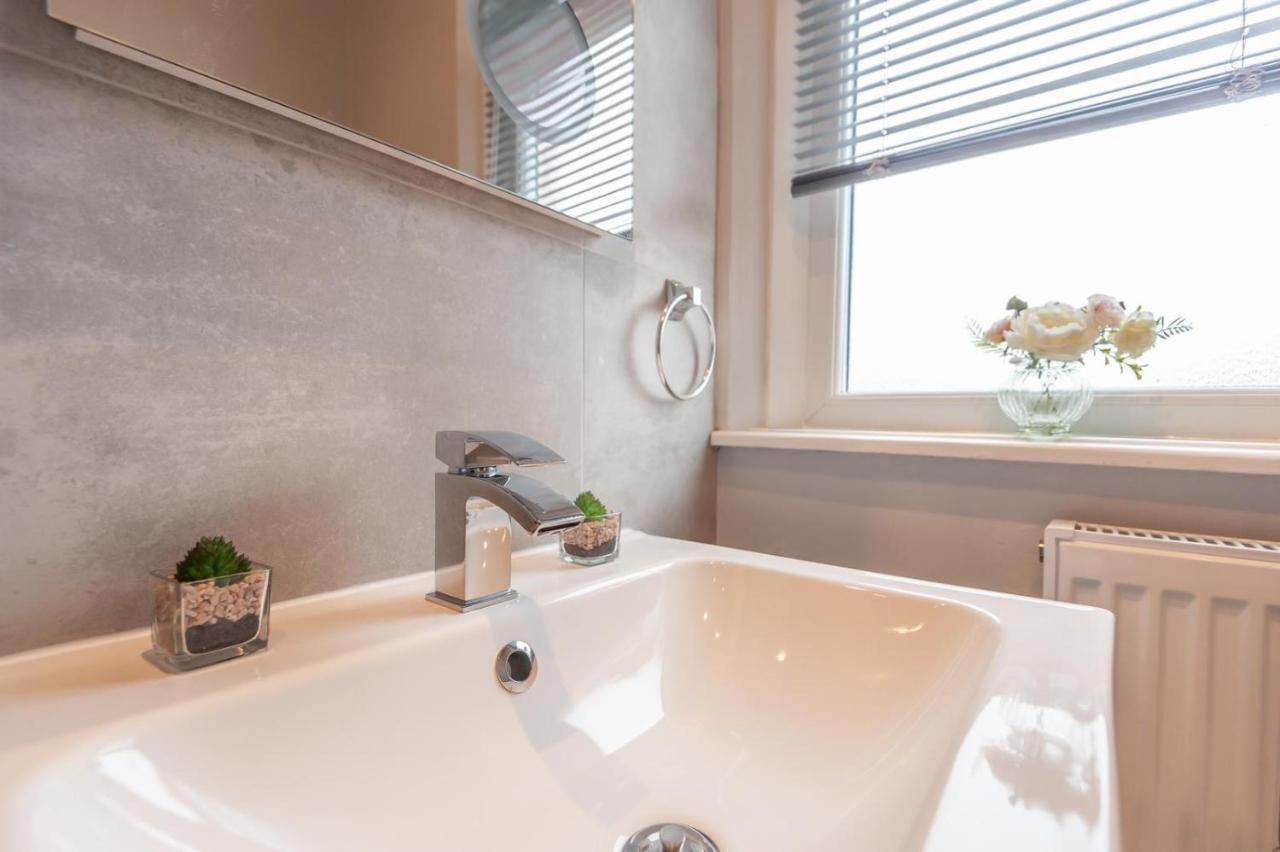 Leeds 4-Bed House - Sleeps 9 Free Parking & Wifi Villa Eksteriør billede
