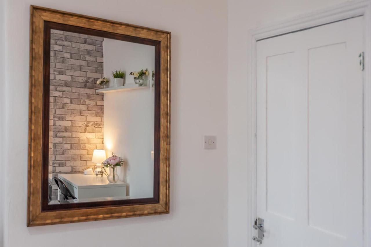 Leeds 4-Bed House - Sleeps 9 Free Parking & Wifi Villa Eksteriør billede