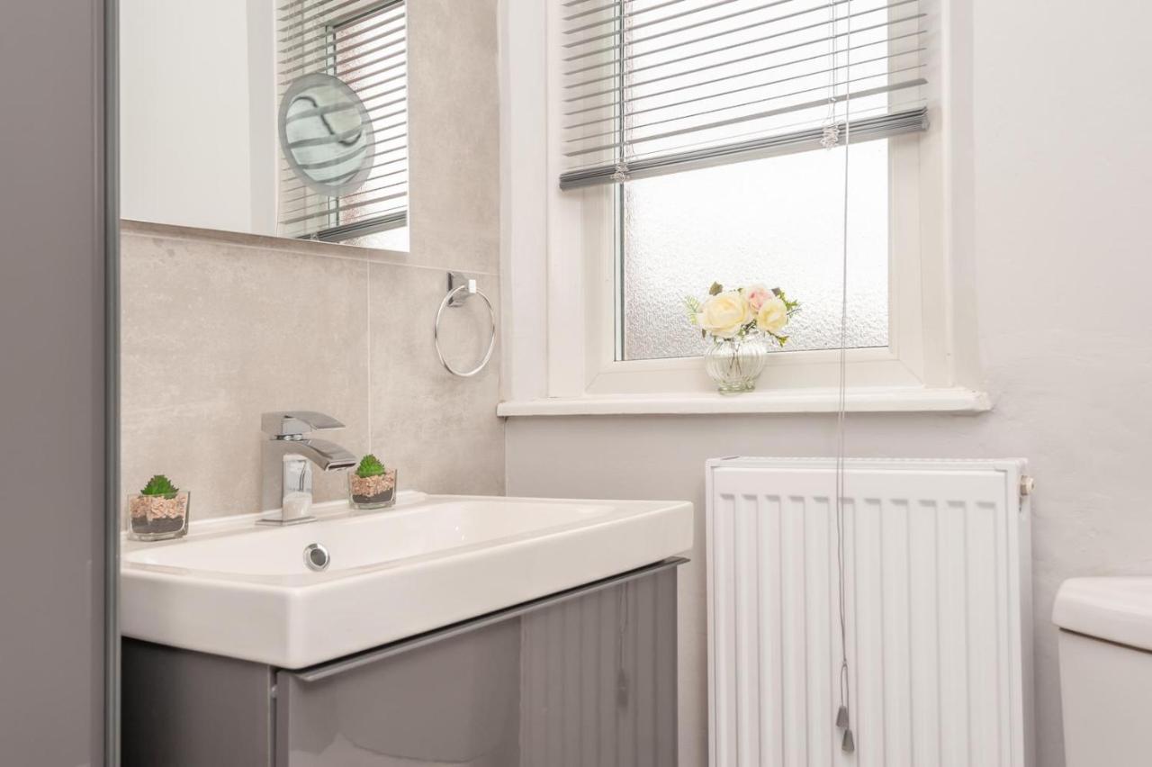 Leeds 4-Bed House - Sleeps 9 Free Parking & Wifi Villa Eksteriør billede
