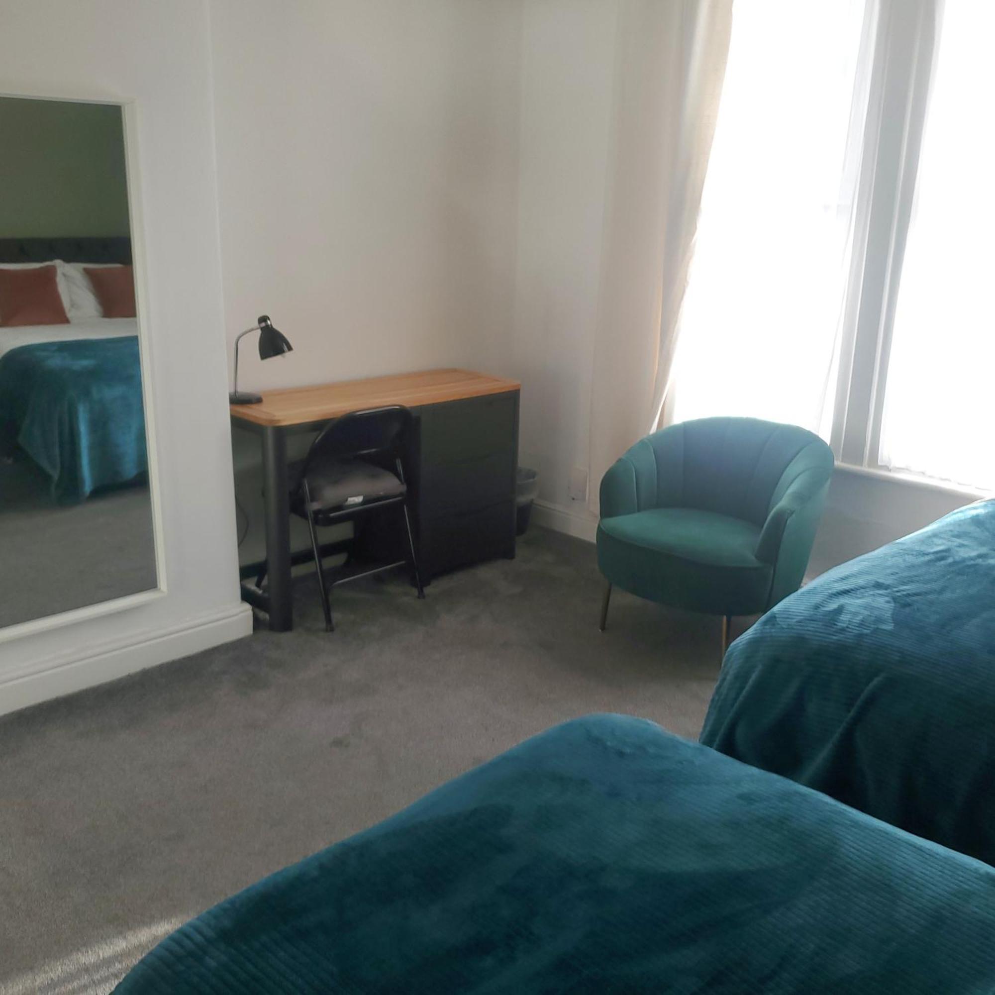 Leeds 4-Bed House - Sleeps 9 Free Parking & Wifi Villa Eksteriør billede